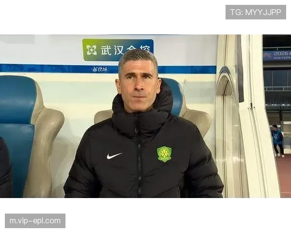 方镜淇禁区外失误送礼 国安抓住门将犯错锁定胜局